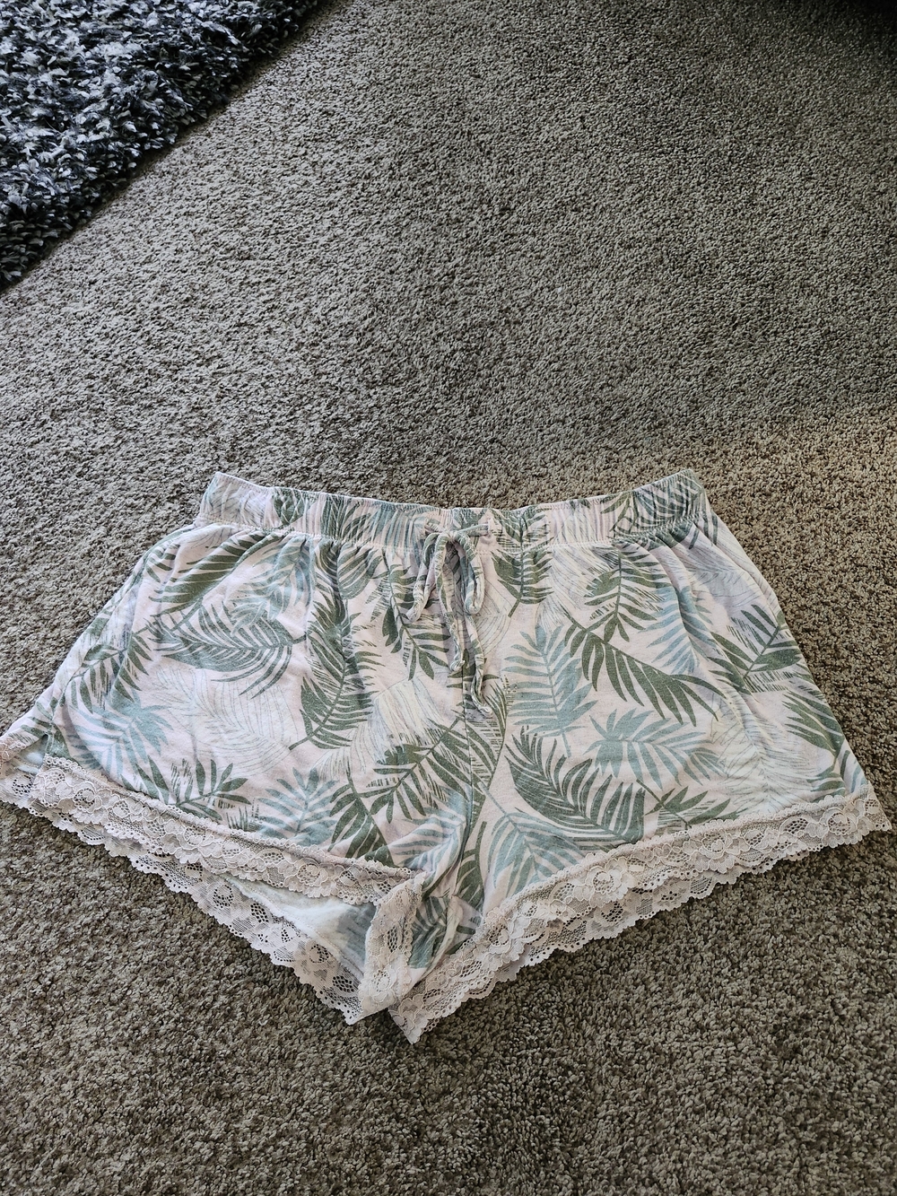 La Vie En Rose White Tropical Leaf Lace-Trim Sleep Shorts